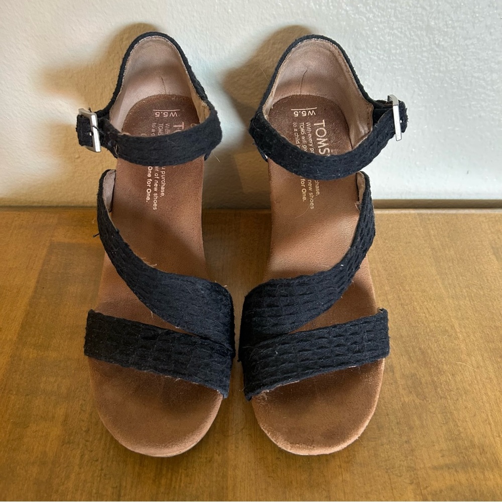 Tom’s wedge heels